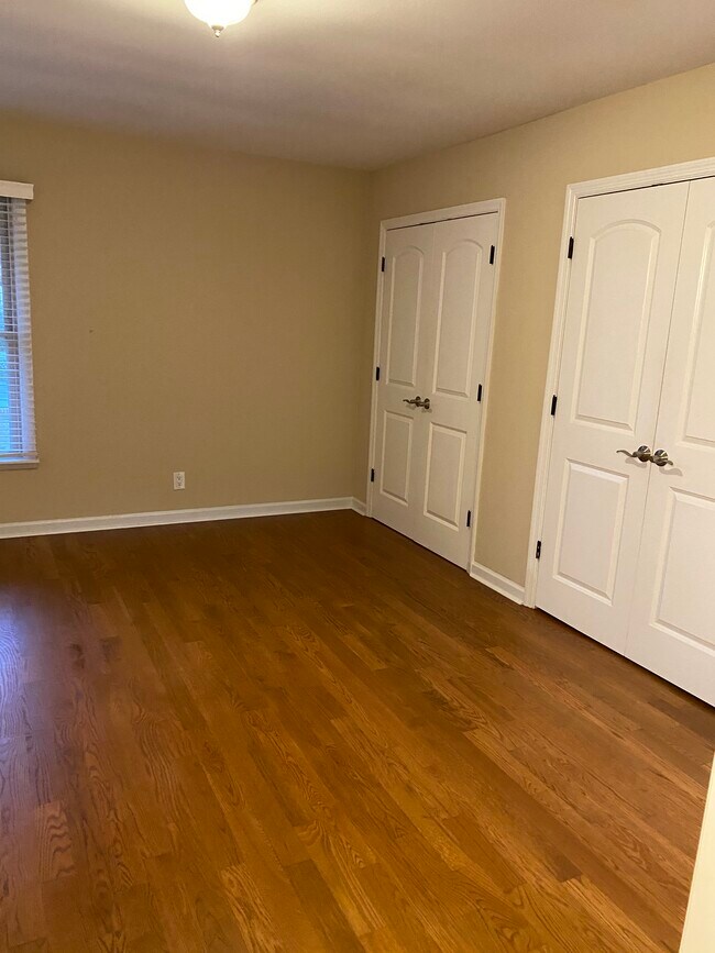Large bedroom with double closets - 3901 Whitland Ave
