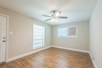 Building Photo - 128 N Washington St