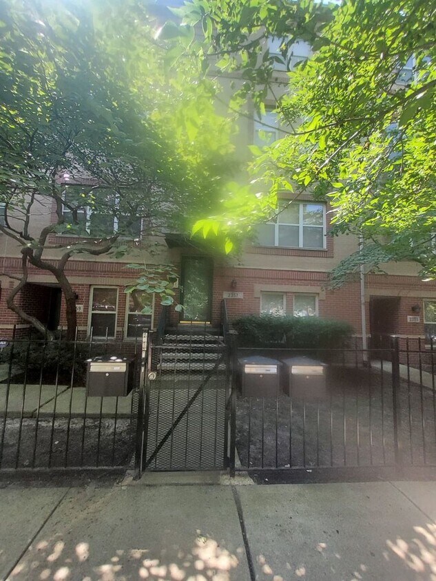 Primary Photo - 2357 E 70th Pl