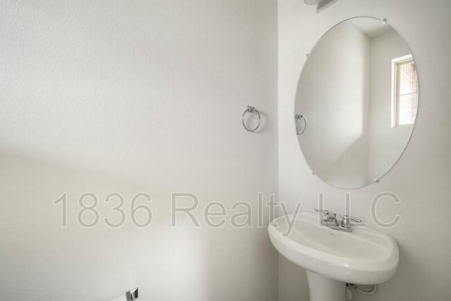 Building Photo - 17217 Adoro Dr