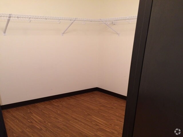 White Bear Terrace Apartments - 3908 Hoffman Rd White Bear Lake, MN