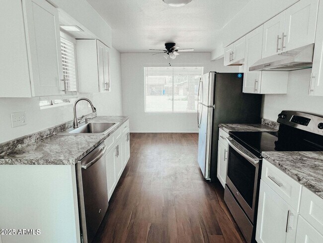 Foto del edificio - 2342 W Sunnyside Ave