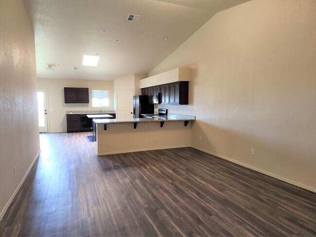 Building Photo - Awesome rental in Desert Sky Townhouses!