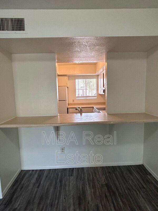 Building Photo - 2832 E Le Marche Ave