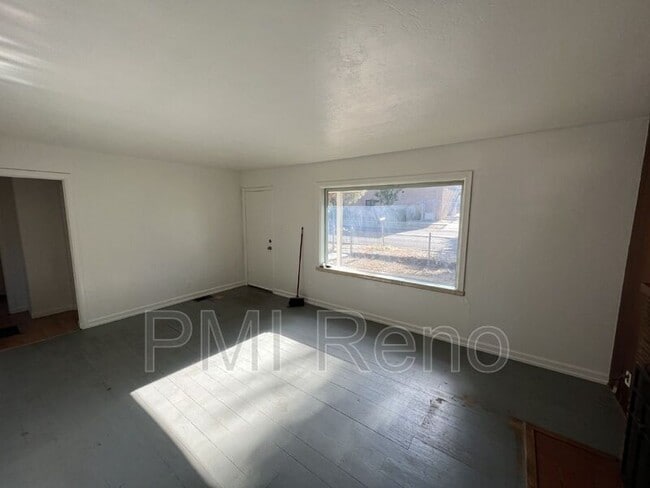 Building Photo - 3326 Smith Dr