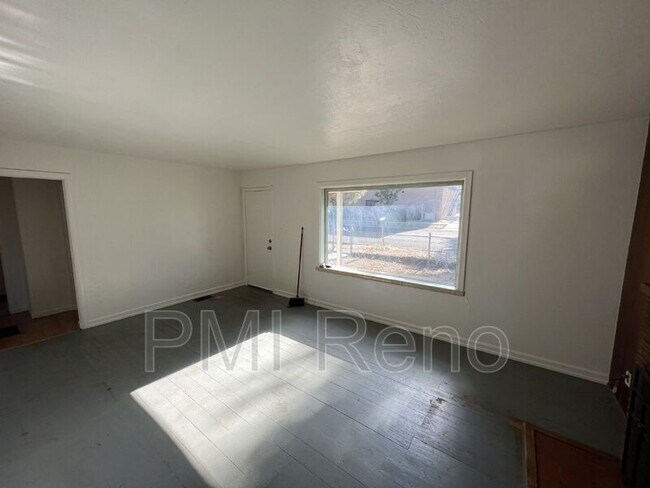 Foto del edificio - 3326 Smith Dr