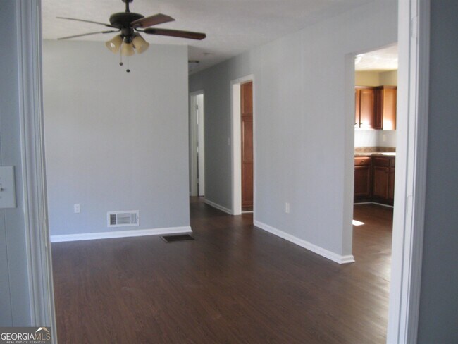 Foto del edificio - 210 E Richardson St