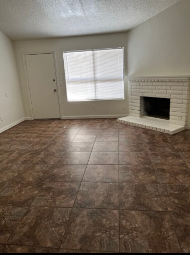 Foto del edificio - 3208 Parkland Ct