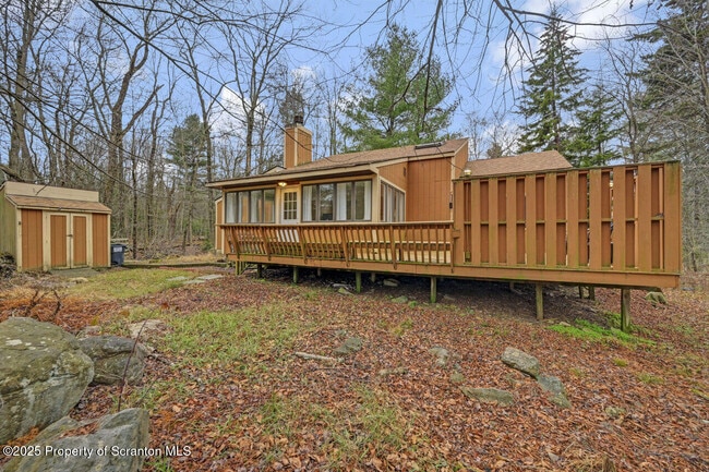 Building Photo - 300 Lake Rd