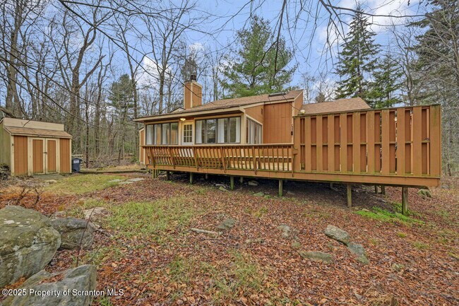 Foto del edificio - 300 Lake Rd