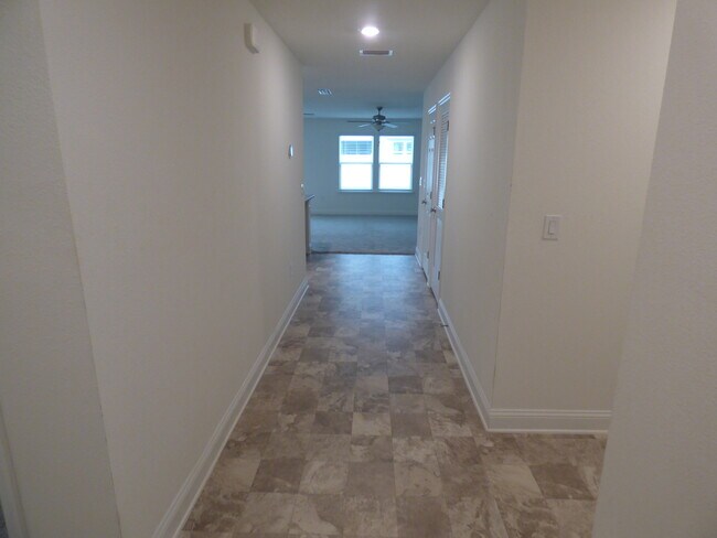 Building Photo - 699 Flach Dr