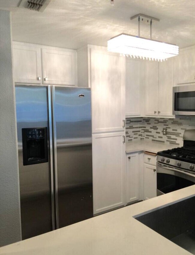 Foto del edificio - 5201 Laguna Oaks Dr