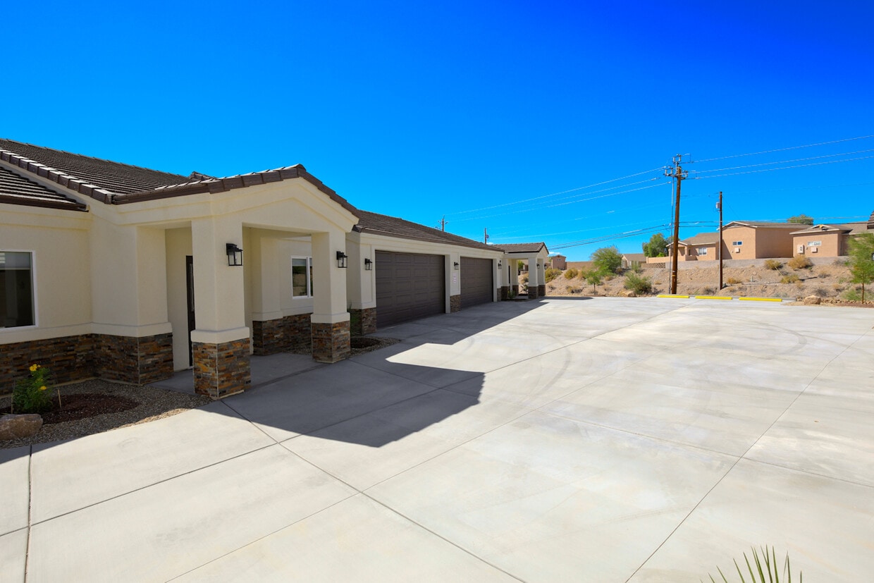1135 Rolling Hills Dr, Lake Havasu City, AZ 86406 Townhome Rentals in