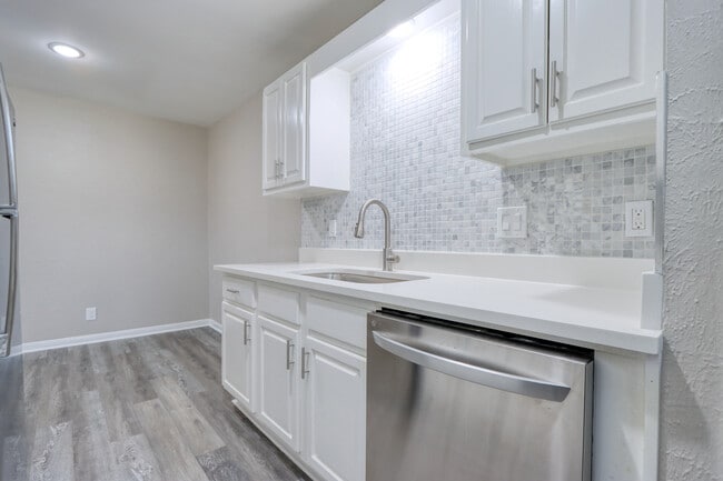 Building Photo - 2105 Interurban Blvd