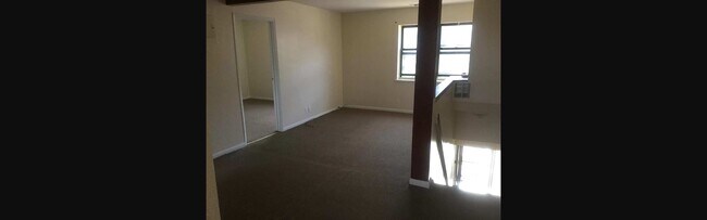 Foto del edificio - 21030 Hillside Ave
