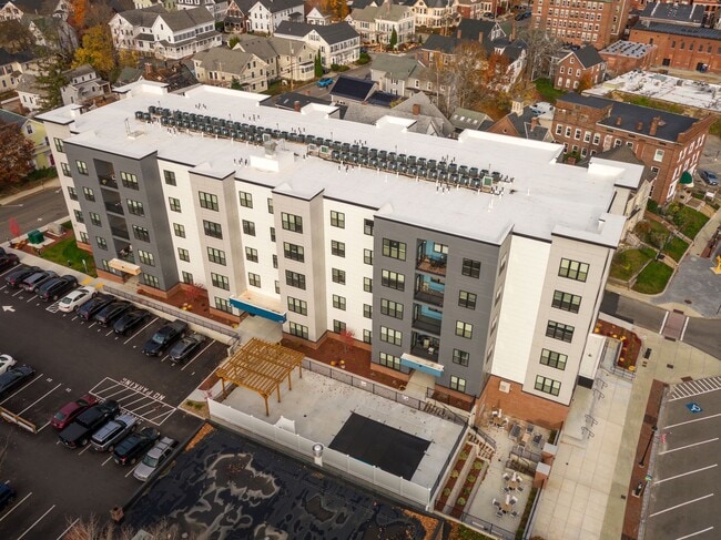 Building Photo - The Isabella Apartments