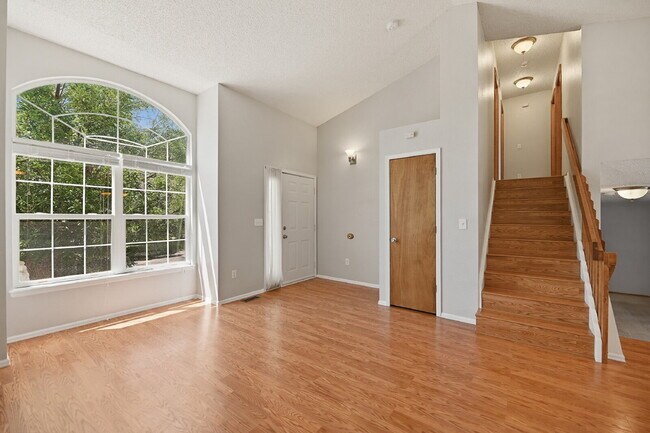 Foto del edificio - $2,890.95 with $500 Off The First Full Month's Rent, 4 Bed, 2 Bath Single Family Westminster Home...