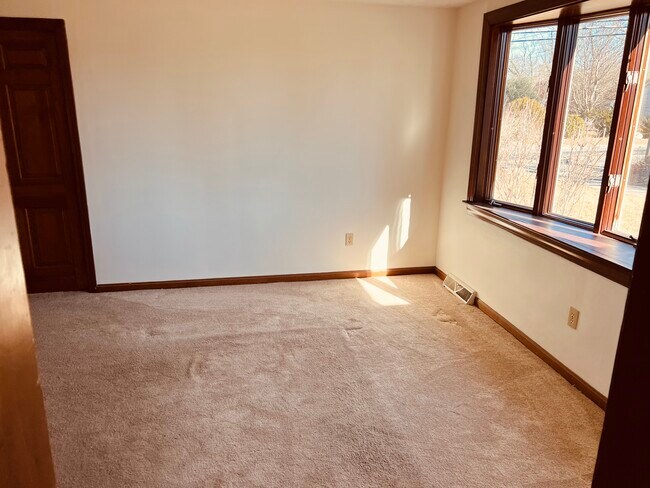 Bed 1 - 200 Ten Rod Rd