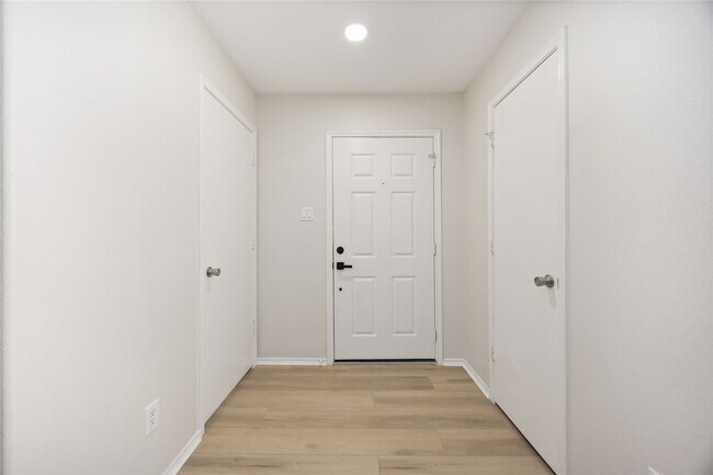 Building Photo - 1827 Cold River Dr