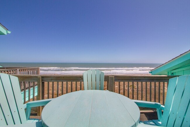 Building Photo - OFF-SEASON FURNISHED RENTAL