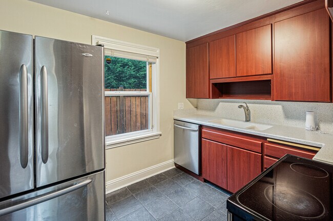 Building Photo - 2328 S Columbian Way