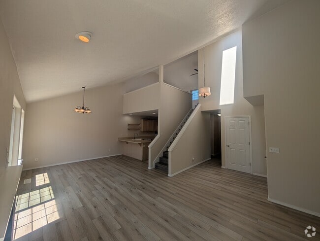 Building Photo - 6925 / 6927 Ridgetop Dr NE