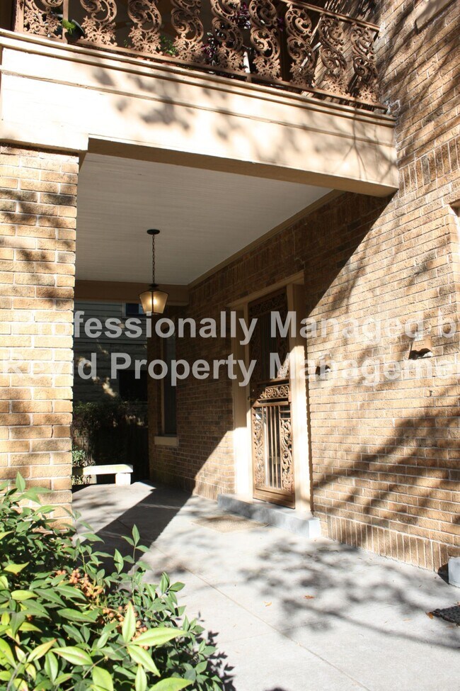 Foto del edificio - 1816 Forest Ave