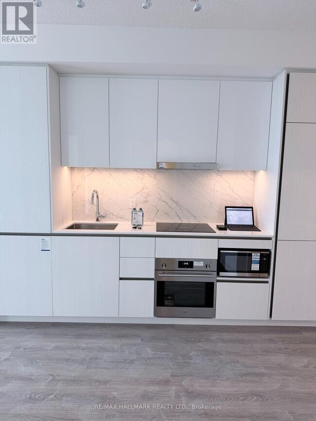 Building Photo - 8 Interchange Wy