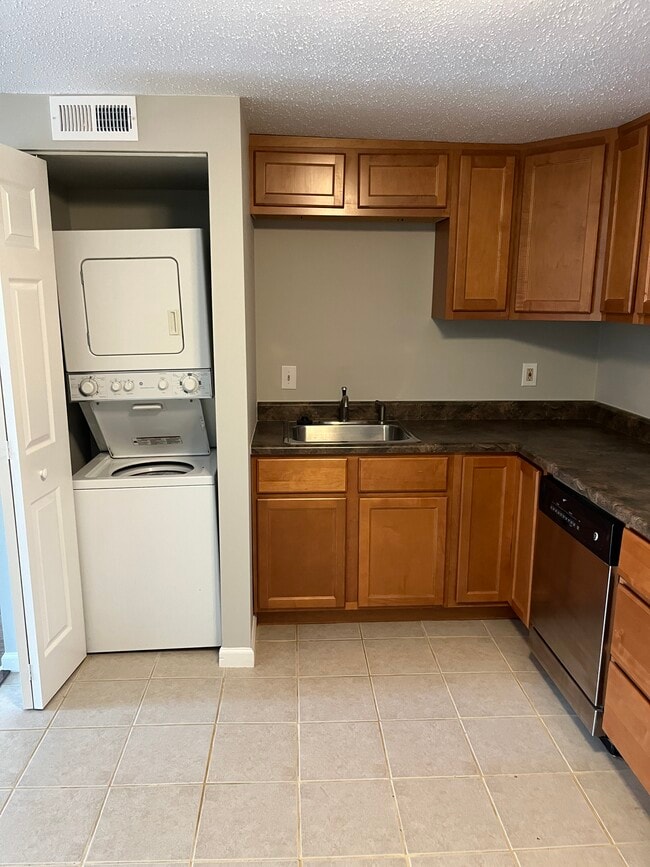 Building Photo - 5770 Westphalia Ln