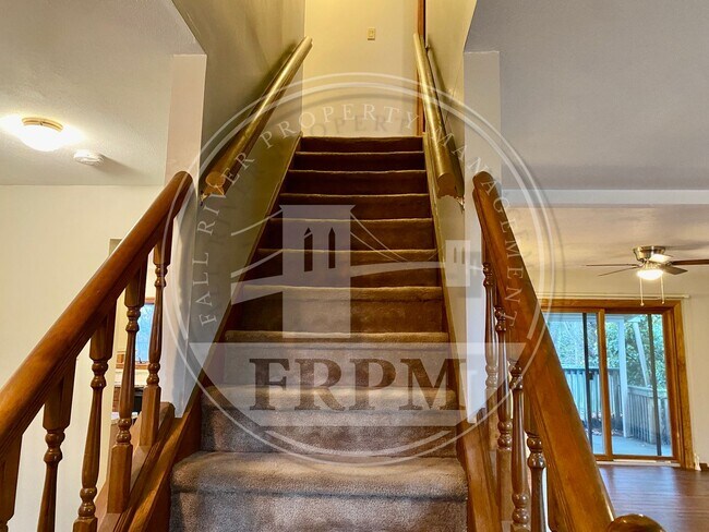 Building Photo - {16 Hattie Brown Lane, Bristol, RI} 4 bedr...