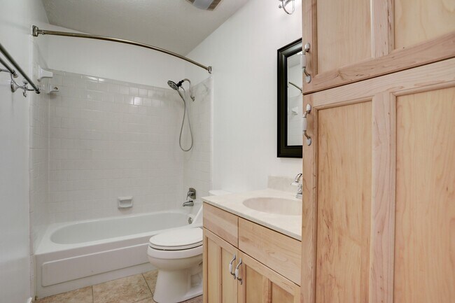 Foto del edificio - 121 Misty Brook Ln