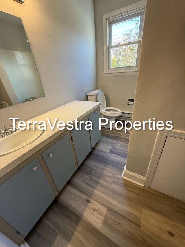 Foto del edificio - 108 N 8th St