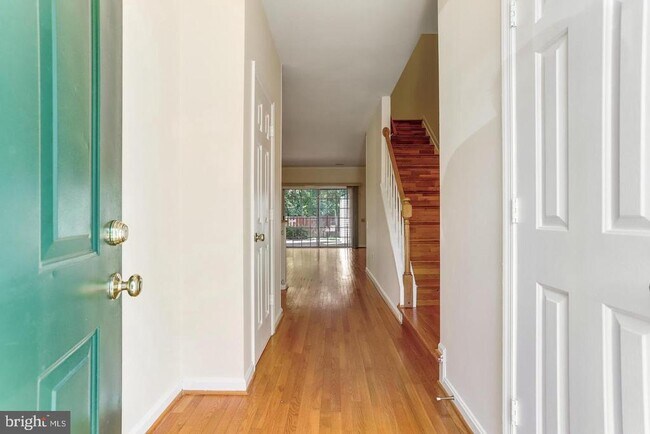 Foto del edificio - 7170 Westfield Ct