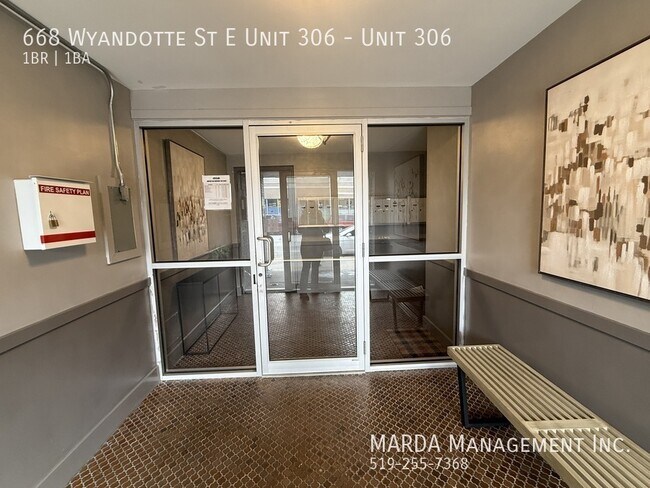 Building Photo - CHARMING 1 BED/1 BATH UNIT DOWNTOWN + HYDRO!