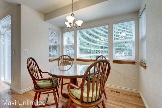 Building Photo - 4054 Hawthorne Cir