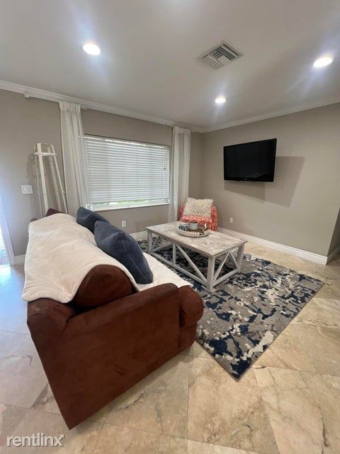 Foto del edificio - 4 br, 2 bath House - 11170 Mohawk St