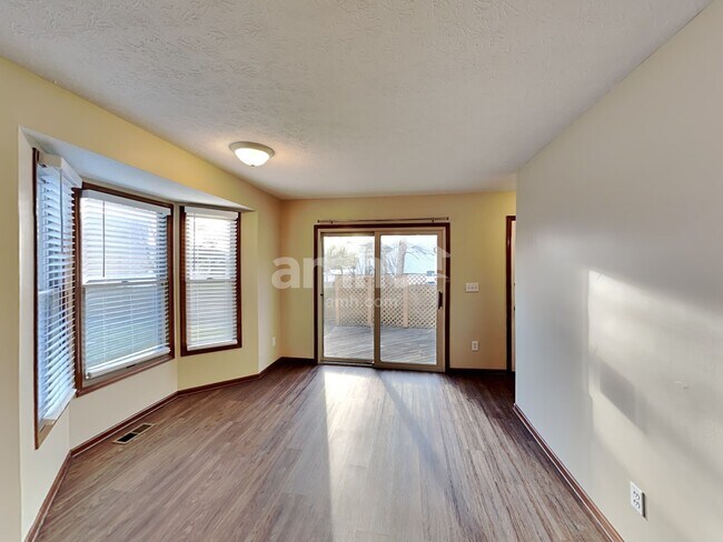 Foto del edificio - 5829 Sharets Dr
