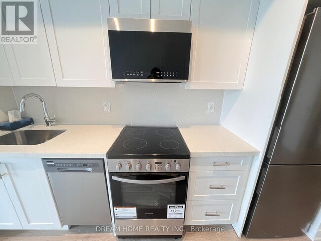 Photo du bâtiment - 15 Ellerslie Ave