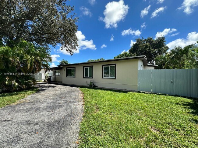 Foto del edificio - 3101 SW 102nd Pl