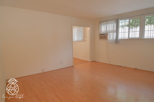Building Photo - 3837 Los Feliz Blvd