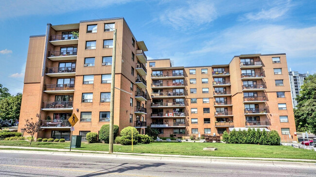 Photo du bâtiment - Ridout Towers