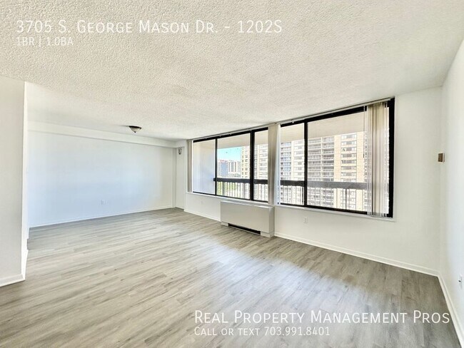 Foto del edificio - Bright & Beautiful Skyline Condo- Utilitie...