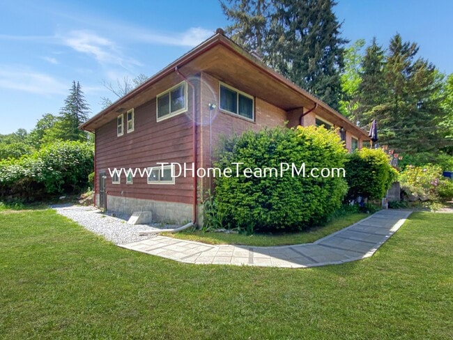 Foto del edificio - Charming 2-Bedroom Ground Floor Duplex wit...