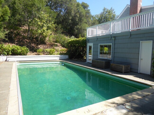 Building Photo - SPACIOUS AND SECLUDED THREE BED / TWO BATH...