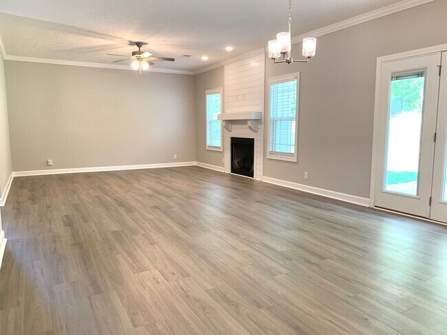 Foto del edificio - 1247 Highgrove Ln