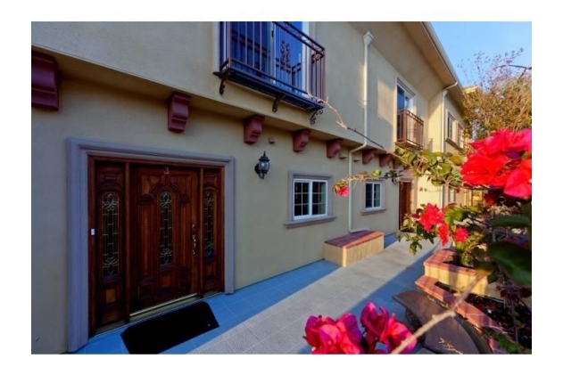 Building Photo - Fernglen Townhomes