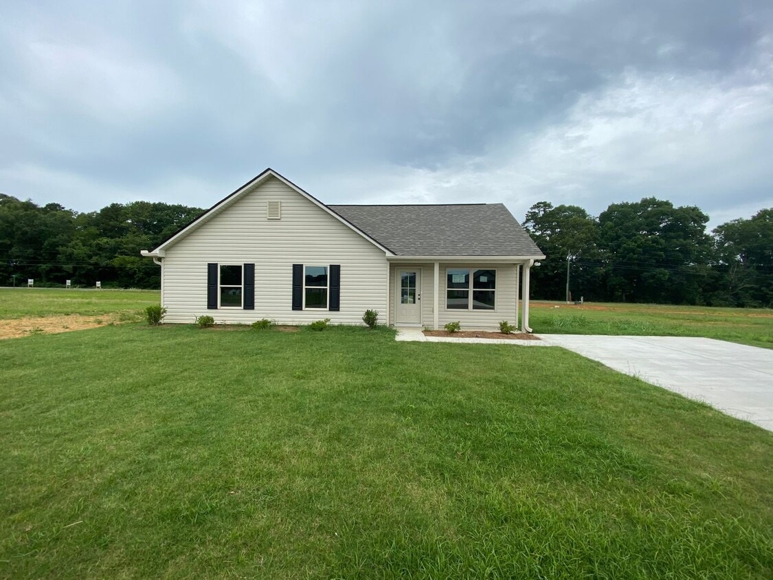 Primary Photo - Home for rent in Talladega... Available to...