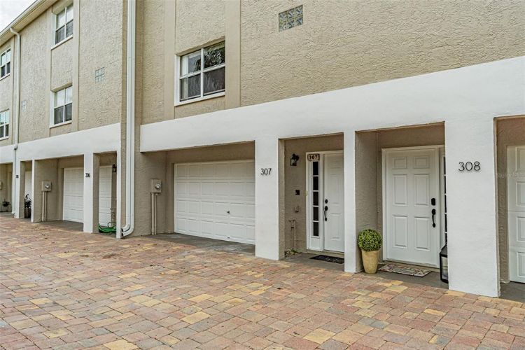Foto principal - 1117 Pinellas Bayway S