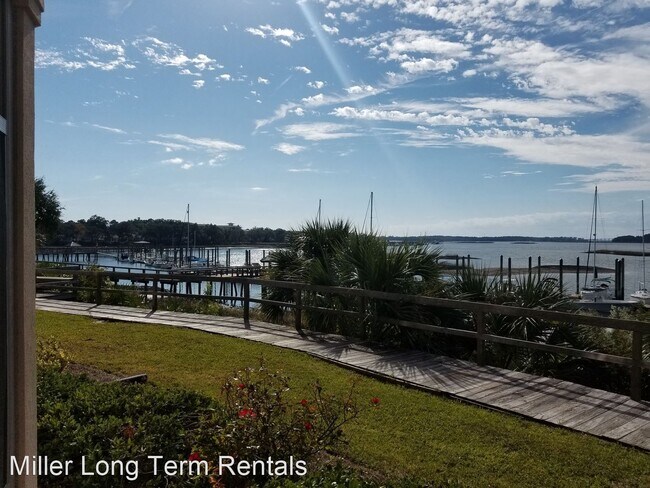 Building Photo - 3 br, 2 bath House - 2 Village North 2 Com...