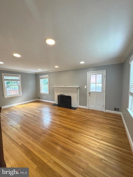 Building Photo - 2405 Homestead Drive